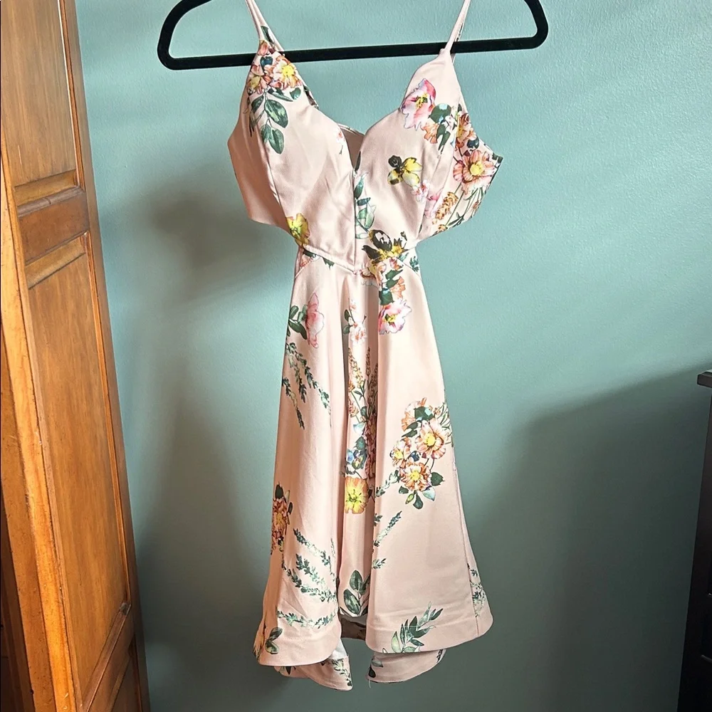 L'ATISTE Floral Backless Dress in Cream - Picture 1 of 5